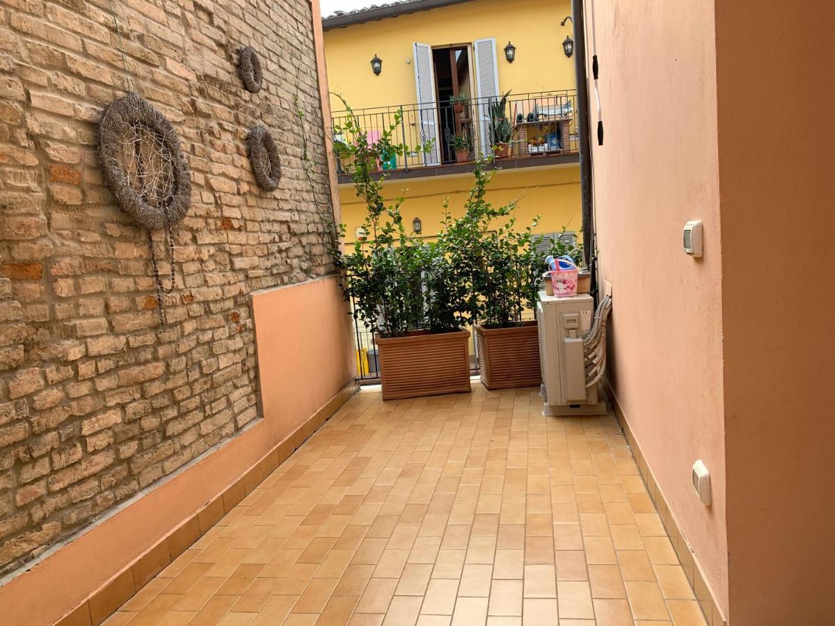 Elegante Appartamento In Centro A Чезена Екстериор снимка